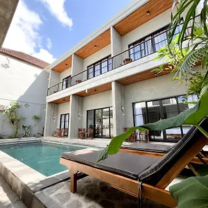  Guest house Adi Surya