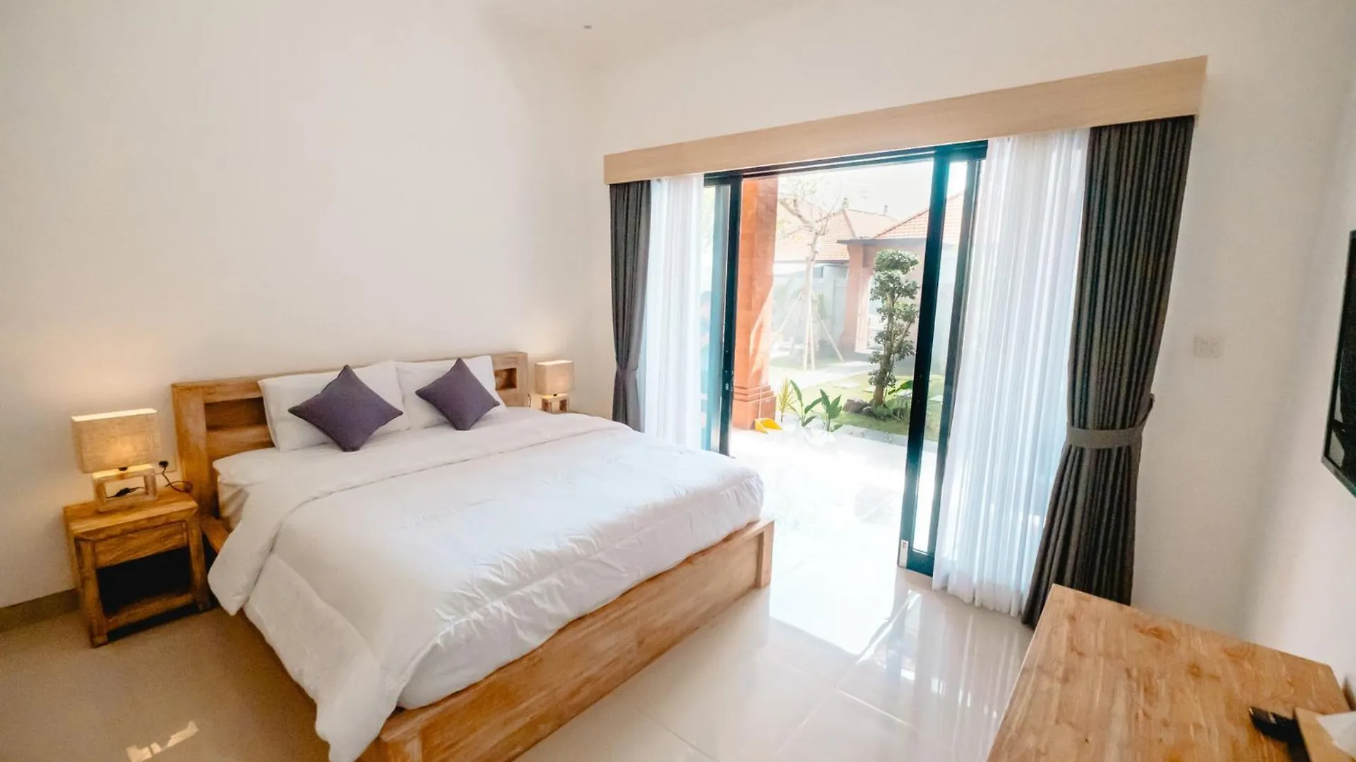 Kubu Dangin Guest House Kerobokan Seminyak