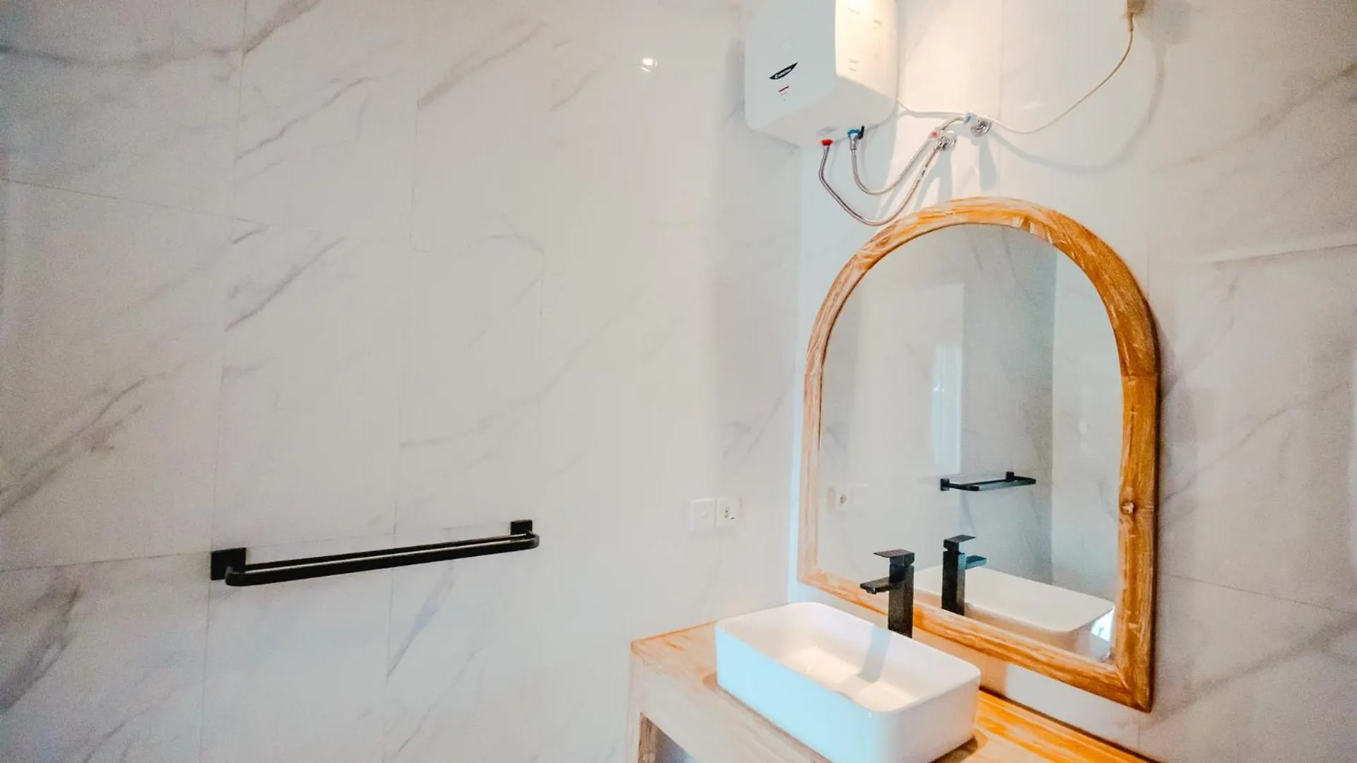 Kubu Dangin Guest House Kerobokan Seminyak