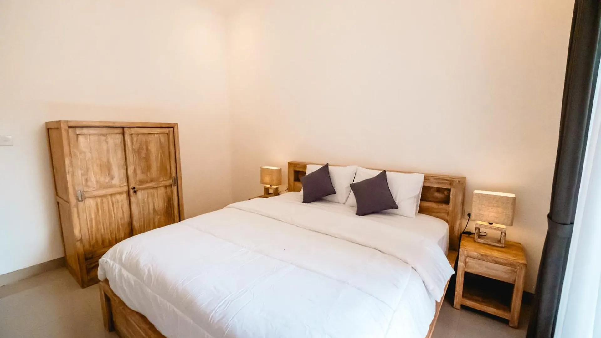 Kubu Dangin Guest House Kerobokan Seminyak