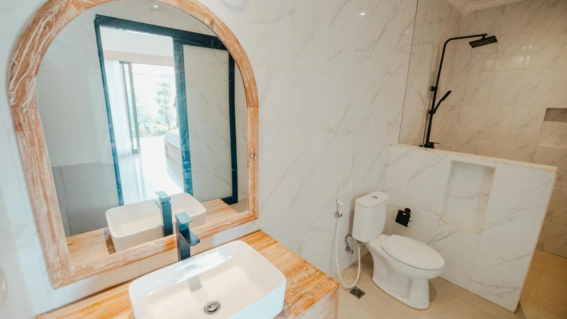 Kubu Dangin Guest House Kerobokan Seminyak  Indonesia